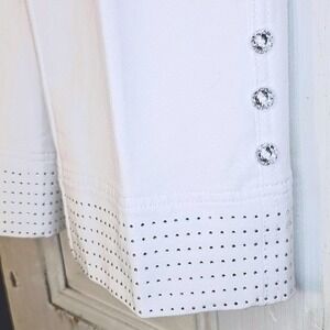 DreamJeannes By Quacker Factory Stretch White Capri Pants Bling